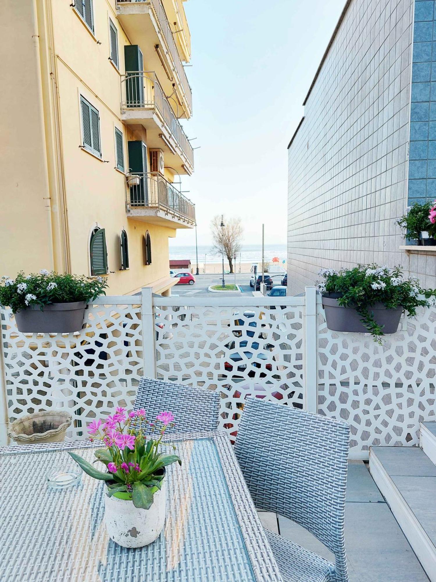 Sweet Home & Wellness Luxury Apartment Nettuno Exterior foto
